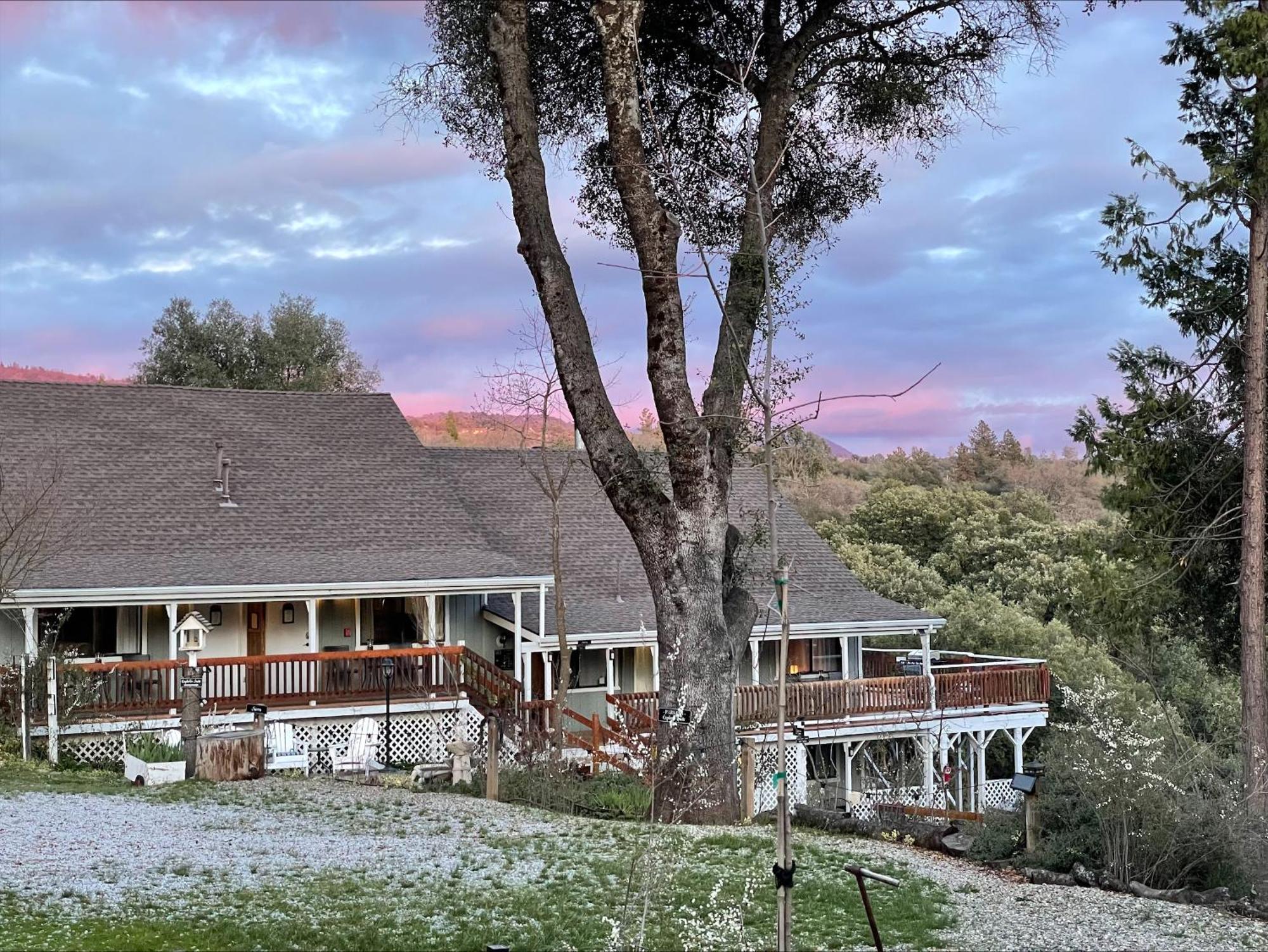 Sierra Mountain Lodge - Vacation Rentals - Yosemite Авани Экстерьер фото